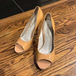 Z Vera Wang Lavender Women’s 7 Tan peep toe patent leather high heels